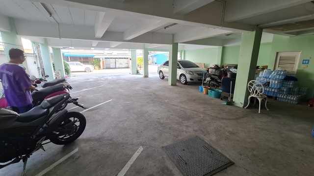 ขายอาคารพาณิชย์ ตึกแถว 3 ห้อง ทำเลดีใกล้ตลาดไฟฟ้าเสม็ด ตำบลเสม็ด อำเภอเมือง ชลบุรี โครงสร้างทำห้องพักปล่อยเช่ารายวันรายเดือน