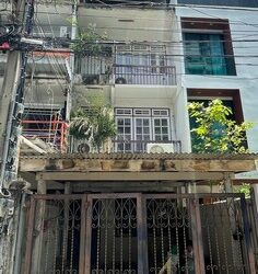 RH025823 ให้เช่า ทาวน์เฮ้าส์ 4 ชั้น ซ. พหลโยธิน 7 สามารถพักอาศัย หรือ ทำเป็นออฟฟิศได้ ใกล้ บีทีเอสอารีย์
