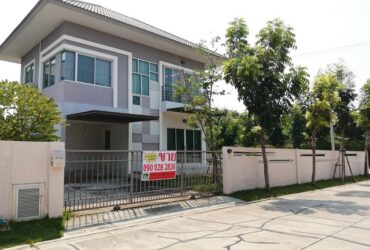 บ้านเดี่ยว หลังมุม วิลล่า โนวา เทพารักษ์ ถ.ตำหรุ สมุทรปราการ พื้นที่ข้างบ้านกว้างมาก 67.4 ตร.ว.