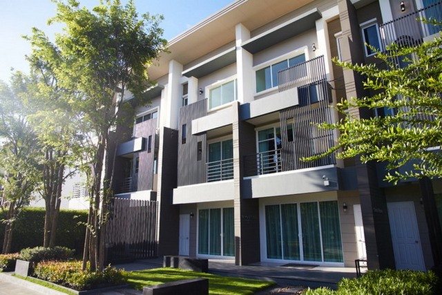 ให้เช่าทาวน์โฮม 3 ชั้น Town Avenue Rama 9 กรุงเทพกรีฑา 7 โครงการน่าอยู่ ร่มรื่น