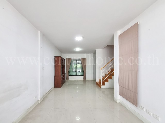 R1 ทาวน์เฮ้าส์ เดอะ วิลล่า บางบัวทอง The Villa Bangbuathong