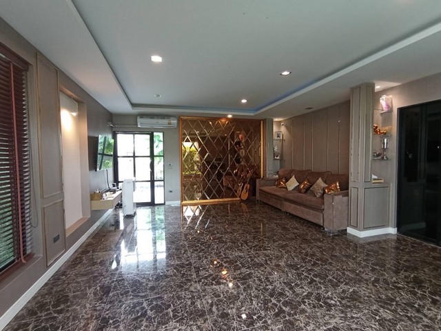 หมู่บ้านซีรีน เพชรเกษม-พุทธมณฑลสาย 3 : 54 ตร.วา 250 ตร.ม. 4 ห้องนอน /  3 ห้องน้ำ
