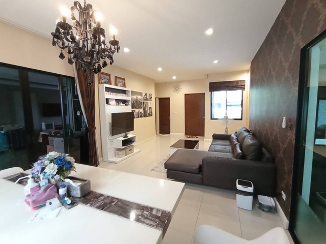 หมู่บ้านซีรีน เพชรเกษม-พุทธมณฑลสาย 3 : 54 ตร.วา 250 ตร.ม. 4 ห้องนอน /  3 ห้องน้ำ