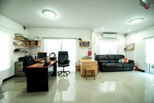 หมู่บ้าน เค.ซี.เนเชอรัลวิลล์ บางนา-เทพารักษ์ : 58 ตร.วา 234 ตร.ม. 3 ห้องนอน / 2 ห้องน้ำ