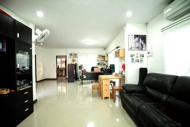 หมู่บ้าน เค.ซี.เนเชอรัลวิลล์ บางนา-เทพารักษ์ : 58 ตร.วา 234 ตร.ม. 3 ห้องนอน / 2 ห้องน้ำ