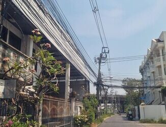 WW247 ขาย ที่ดินพร้อมบ้าน ซอยพงษ์เพชรนิเวศน์ ตรงข้ามซอยประชาชื่น25
