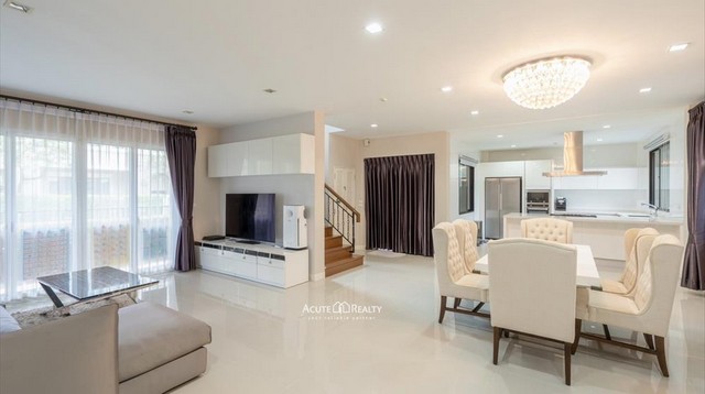 ขายบ้านหรูในโครงการวรารมย์ พรีเมี่ยม จ.เชียงใหม่ 93.7 ตร.ว. 4 ห้องนอน 5 ห้องน้ำ