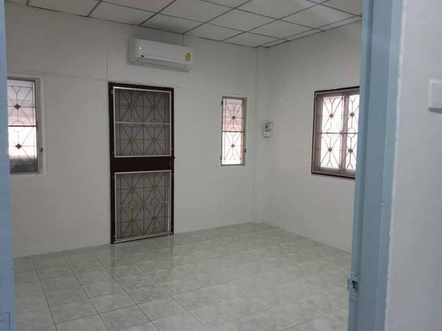 ขายบ้าน หมู่บ้านอมรทรัพย์ ซอย 11 ฝั่งยาว แขวงกระทุ่มราย เขตหนองจอก กทม.