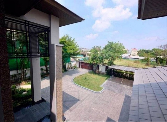 LVPP51774 ขายบ้านเดี่ยวเฉลิมพระเกียรติ พร้อมเฟอร์นิเจอร์ และสระว่ายน้ำส่วนตัว ใกล้สวนหลวง ร.9
