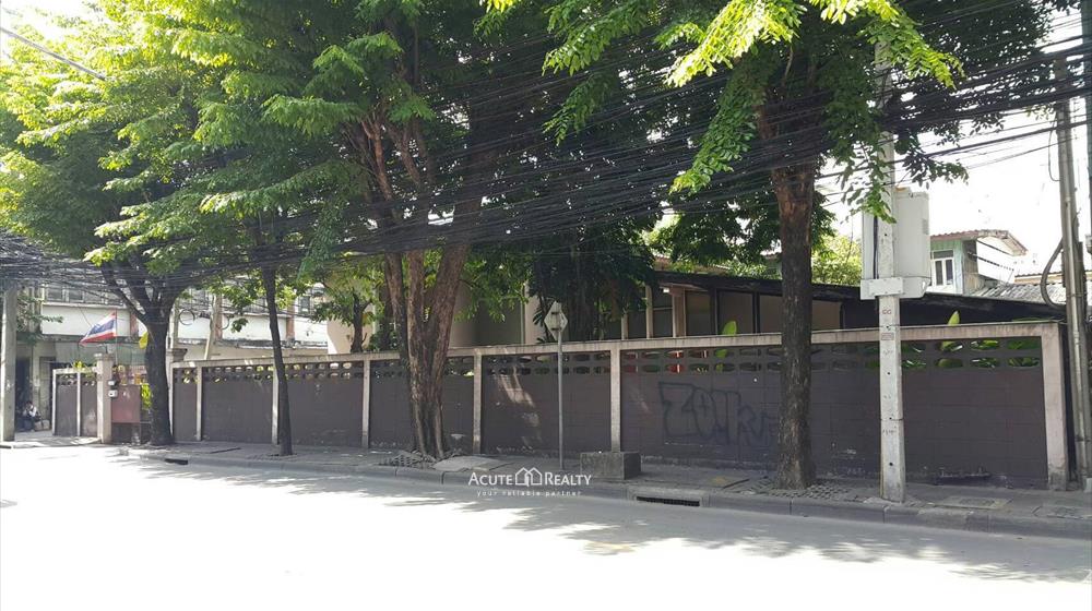 ขายบ้านพร้อมที่ดิน 228 ตร.ว. ติดถนนสุทธิสารวินิจฉัย ใกล้ซอยอินทามระ 8 ทำเลเยี่ยม