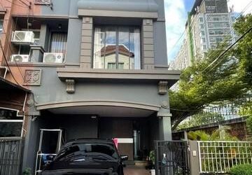 S2289 ขายทาวน์โฮม 3 ชั้น โครงการบ้านกลางเมือง บริติชทาวน์ ศรีนครินทร์ ซอยศรีด่าน 24