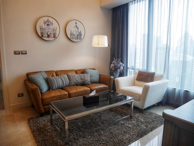 For Rent – Sindhorn Residence (สินธร เรสซิเดนซ์) Duplex, 2 Beds 2 Baths ,with bathtub