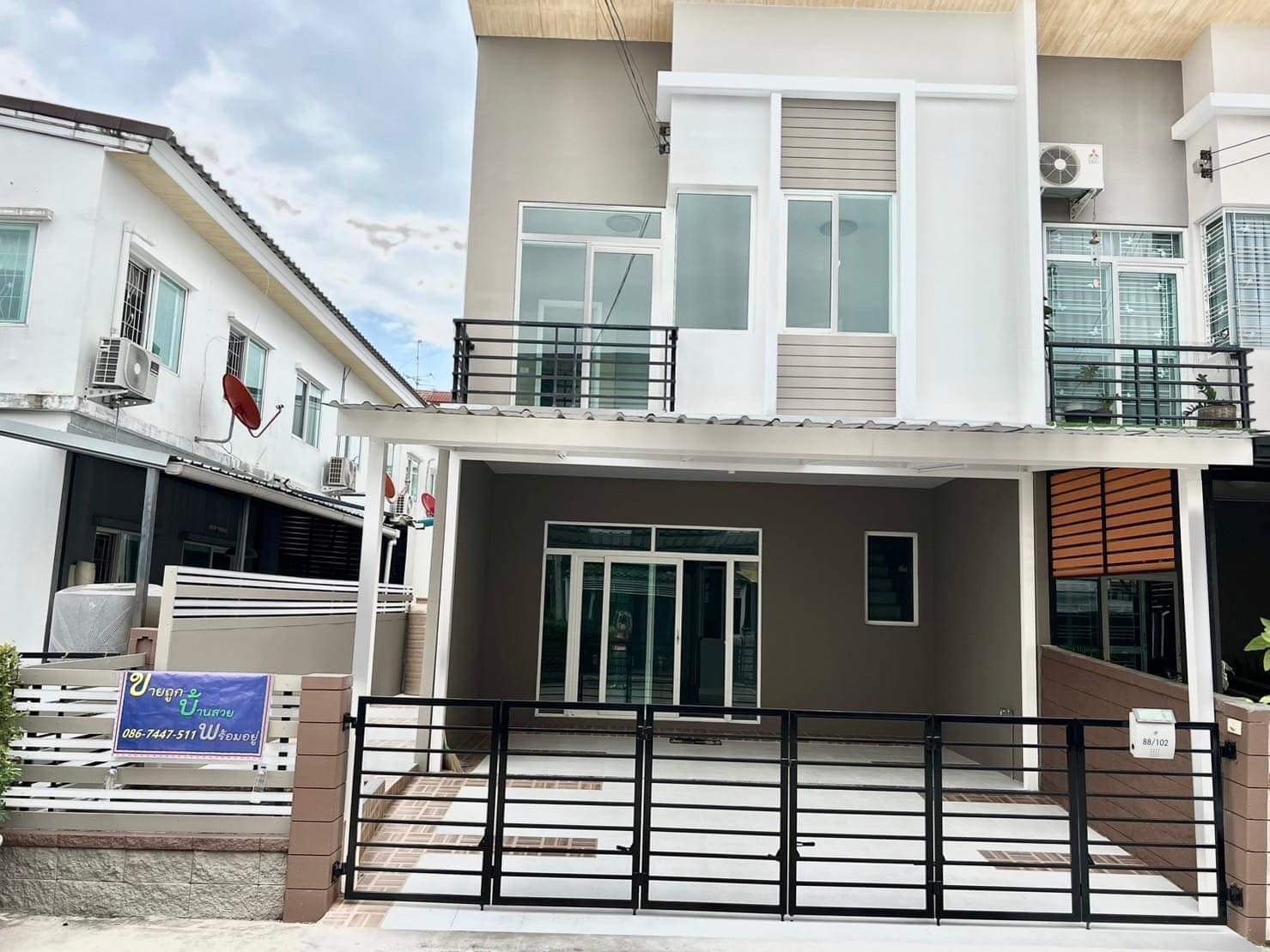ขายทาวน์โฮม2ชั้น กัสโต้ บางนา สุวรรณภูมิ แปลงมุม เนื้อที่ 28.8ตรว มี 4ห้องนอน 3 ห้องน้ำ