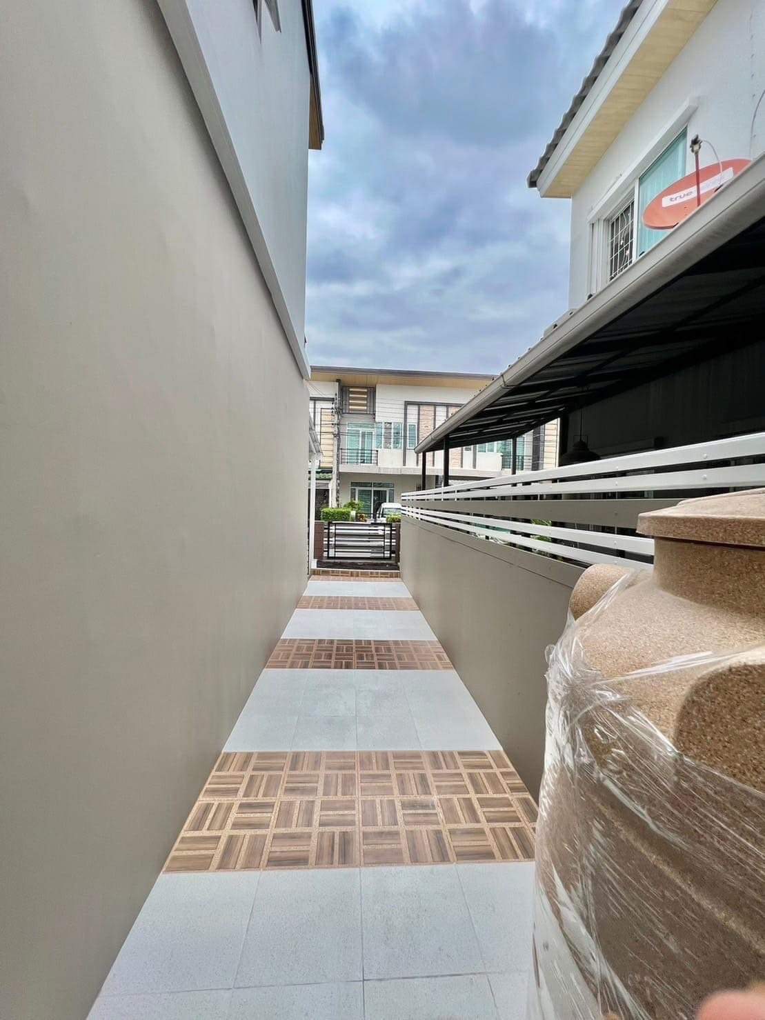 ขายทาวน์โฮม2ชั้น กัสโต้ บางนา สุวรรณภูมิ แปลงมุม เนื้อที่ 28.8ตรว มี 4ห้องนอน 3 ห้องน้ำ