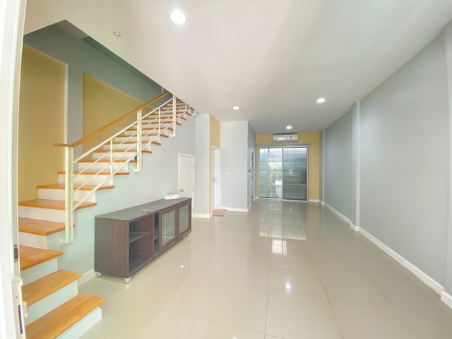 ให้เช่าและขายทาวน์โฮม3ชั้น บ้านกลางเมืองลาดพร้าว 101 แยก 38 ตกแต่งพร้อมอยู่