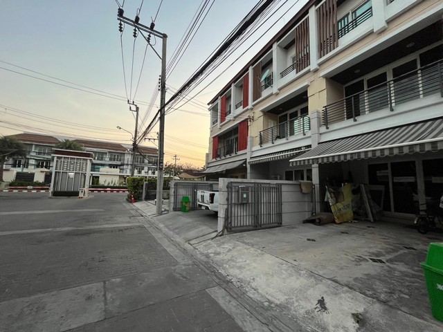ให้เช่าทาวน์โฮม3 ชั้น บ้านกลางเมือง เออบาเนี่ยน พระราม9 ลาดพร้าว ถนนประดิษฐมนูญธรรม เลียบด่วนรามอินทรา เหมาะอาศัย ทำออฟฟิศ อยู่ต้นโครงการ