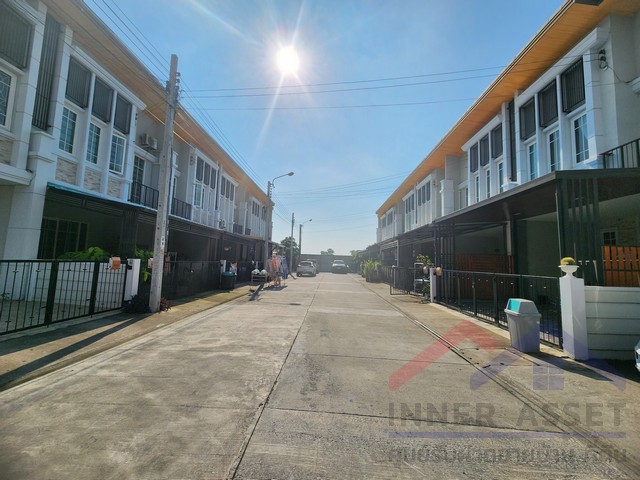 ขายทาวน์เฮ้าส์ หลังมุม โกลเด้น ทาวน์2 ลาดพร้าว เกษตรนวมินทร์ ถนนเกษตร นวมินทร์ 42แยก27  บึงกุ่ม กรุงเทพ