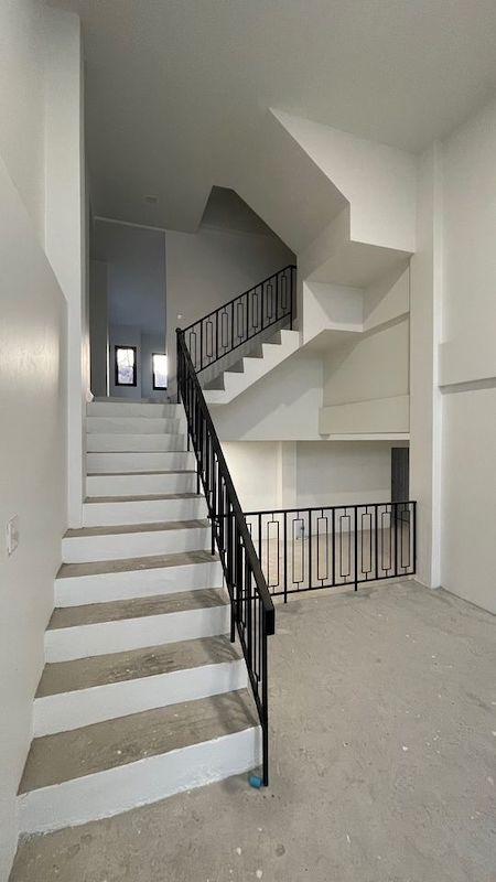 ขายโฮมออฟฟิศ สำนักงาน 3.5ชั้น เฉลิมพระเกียรติ ร.9 หมู่บ้านธนาคารกรุงเทพ จำนวน 2หลัง พื้นที่ใช้สอย 565 ตรม  8 ห้อง ห้องน้ำ 8 ห้อง
