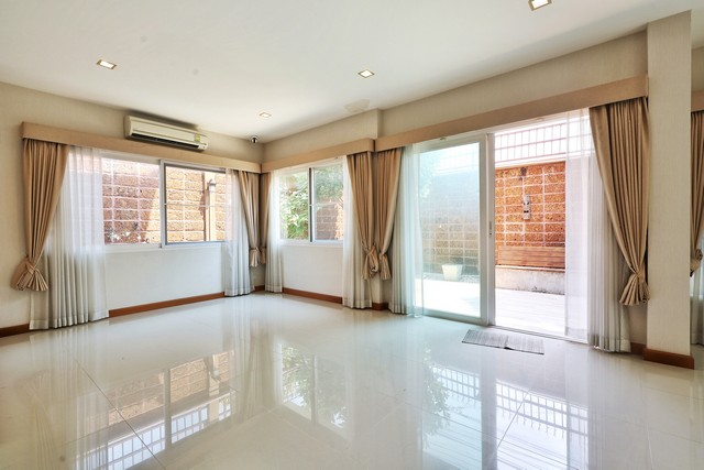 บ้าน ลัดดารมย์ ชัยพฤกษ์ แจ้งวัฒนะ 87 ตร.ว. 0 งาน 0 RAI 4 นอน 8500000 thb N I C E! บ้านแปลงริม สภาพสวย เจ้าของอยู่น้อย