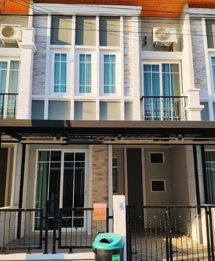 ให้เช่าทาวน์โฮม2 ชั้น เขตประเวศ โกลเด้นท์ บางนา-สวนหลวง ถนนเลียบวงแหวน