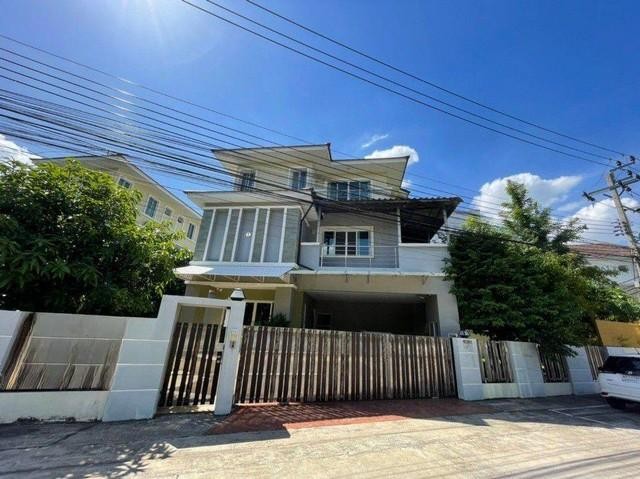 ให้เช่าและขาย บ้านเดี่ยว 3 ชั้น หมู่บ้านซื่อตรงแกรนด์โฮม เกษตร-รัชโยธิน เสนานิคม ใกล้เมเจอร์รัชโยธิน รหัสC5466