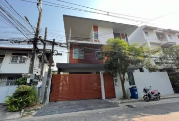ให้เช่าบ้านเดี่ยว 3 ชั้น ถนนประชาชื่น เตาปูน  พื้นที่ใช้สอย 200 ตรม. 6 ห้องนอน 3 ห้องน้ำ ไฟ 3 เฟส 6 ห้องนอน บ้านเปล่า ใกล้ MRT เตาปูน