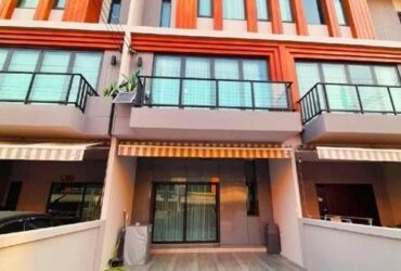 รหัสC5473 ให้เช่าทาวน์โฮม 3ชั้น หลังใหม่ พร้อมเฟอร์นิเจอร์ ถนนพัฒนาการซอย99 ศรีนครินทร์ รหัสC5473