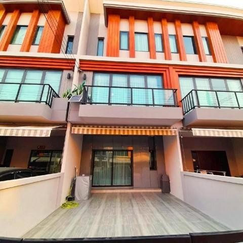 รหัสC5473 ให้เช่าทาวน์โฮม 3ชั้น หลังใหม่ พร้อมเฟอร์นิเจอร์ ถนนพัฒนาการซอย99 ศรีนครินทร์ รหัสC5473