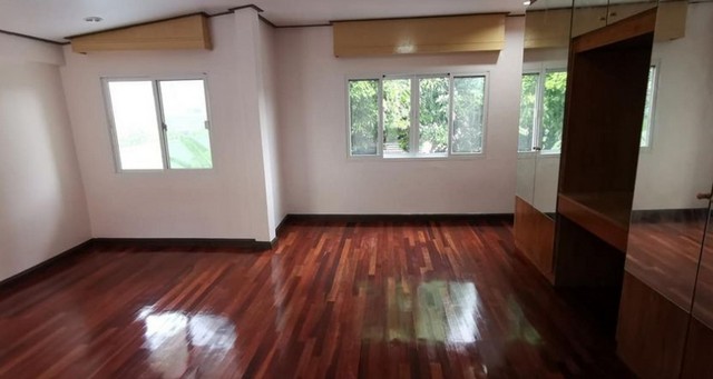 ขายบ้านเดี่ยว นวมินทร์65  มี 3 ห้องนอน 3 ห้องน้ำ เนื้อที่ 66 ตรว เพิ่งรีโนเวท