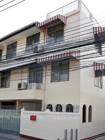 N3558ให้เช่าทาวน์โฮม3 ชั้น สุขุมวิท65 มี 5 ห้องนอน 2 ห้องน้ำ