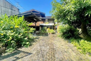 ขายบ้านไม้เก่าสองชั้นมีใต้ถุนบ้าน คูเมืองด้านใน จ.เชียงใหม่