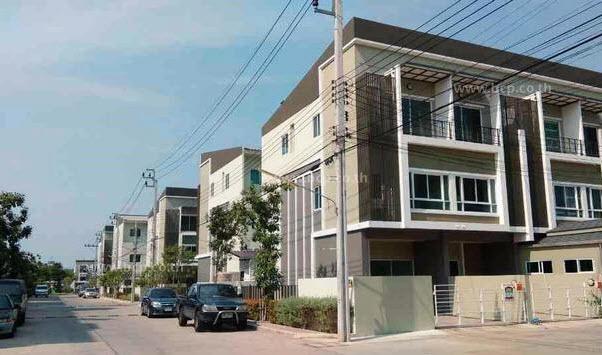 BH2091 ให้เช่าและขายทาวน์โฮม รามคำแหง 144 ม. นลินอเวนิว2 พร้อมเฟอร์นิเจอร์ หลังริม