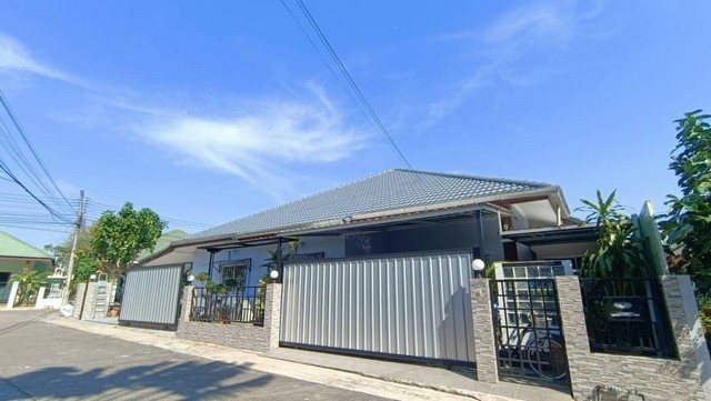 ขายบ้านเดี่ยวชั้นเดียว 4ห้องนอน ตกแต่งพร้อมเฟอร์ ราคาถูก เนื้อที่เยอะ หนองเกตุใหญ่ หนองปลาไหล ชลบุรี