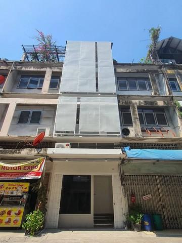 ให้เช่าอาคารพาณิชย์ 4ชั้น สุขุมวิท 95-1 บางจาก พื้นที่ใช้สอยรวม 200 ตร.ม. ห้องน้ำ 4 ห้อง รีโนเวทใหม่ ใกล้ BTSบางจาก
