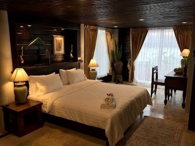 บ้านเรือนไทย พื้นที่ 5 ไร่  มีห้องพักรวม 12 ห้อง ตำบลบางม่วง อำเภอ ตะกั่วป่า จังหวัดพังงา