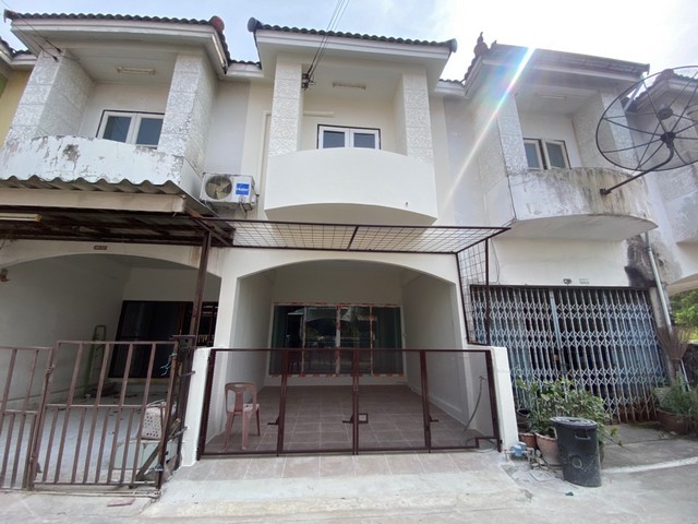 ขายทาวน์เฮ้าส์ 2 ชั้น รีโนเวทพร้อมอยู่ มบ.พีรวัส เพิ่มสิน 56 ขนาด 16 ตร.วา