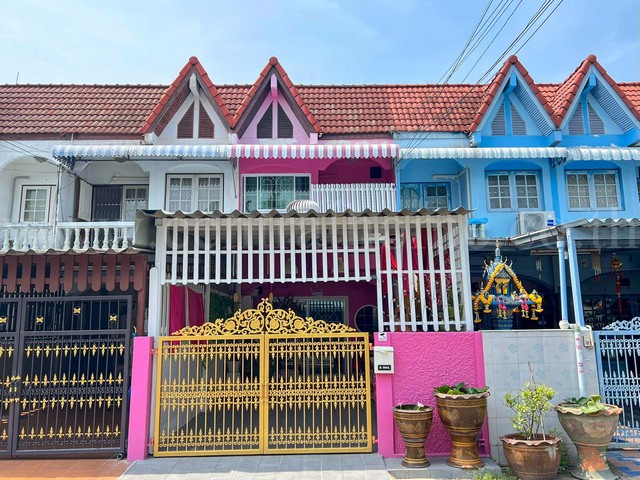 ทาวน์เฮ้าส์ นภาศิริ ซอยบุญศิริ รีโนเวทใหม่ พร้อมอยู่ บ้านรีโนเวทใหม่ทั้งหลัง