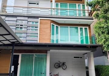 ขายบ้านเดี่ยว 3 ชั้น The Gallery House Pattern ลาดพร้าวซอย1  เนื้อที่ใช้สอย 350ตร.ม 5ห้องนอน 6ห้องน้ำ เขตจตุจักร ใกล้MRTลาดพร้าว