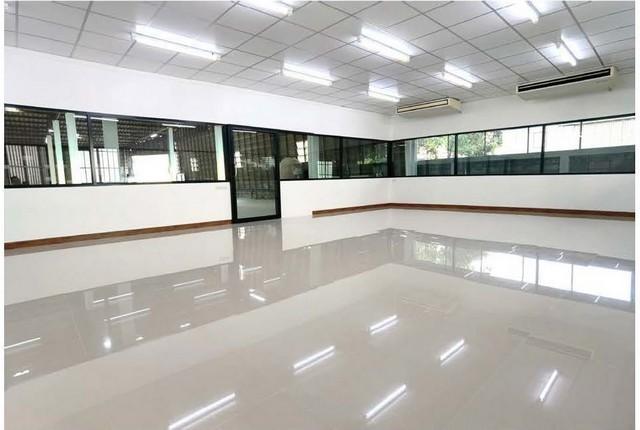ให้เช่าโกดังพร้อมสำนักงาน ถ. สุขุมวิท 107 ย่านแบริ่ง ลาซาล พื้นที่ใช้สอย 1,020 ตรม สำโรงเหนือ เมืองสมุทรปราการ  เหมาะทำคลังสินค้า