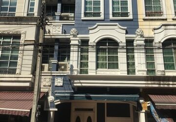 ขายทาวน์โฮม 4 ชั้น โครงการ บ้านกลางเมือง เดอะปารีส รัชวิภา ติดรถไฟฟ้าสายสีชมพู เดินทางสะดวก ชั้นล่างมีต่อเติมเป็น Office แล้ว เหมาะทำ Office