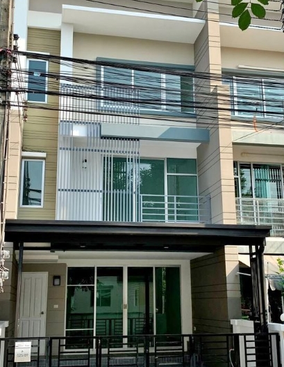 ขายทาวน์โฮม 3 ชั้น ทาวน์พลัส ประชาอุทิศ เพิ่งปรับปรุงใหม่พร้อมอยู่