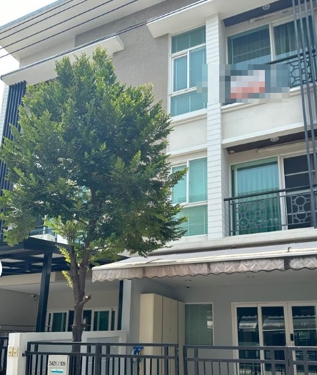 ขายทาวน์โฮม3 ชั้น บ้านกลางเมือง พระราม9 มี 3 ห้องนอน 3 ห้องน้ำ