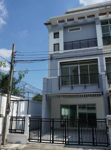 ให้เช่าทาวน์โฮม ย่านศรีนครินทร์ บ้านกลางเมือง เดอะรอยัลโมนาโค เนื้อที่ 27ตรว แปลงมุม เหมาะอาศัย ทำออฟฟิศ