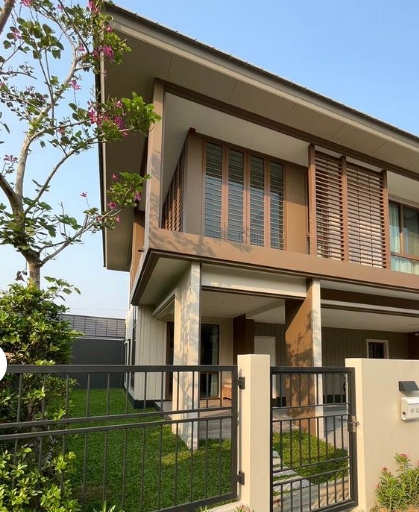 ให้เช่าบ้านเดี่ยว2 ชั้น บุราสิริ กรุงเทพกรีฑา เนื้อที่ 70 ตรว มี 4 ห้องนอน4 ห้องน้ำ