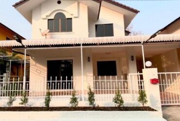 ราคานี้มีหลังเดียว บ้านสองชั้น ในหมู่บ้านขวัญเวียง ต.สันผักหวาน อ.หางดง ทำเลดีมากเดินทางสะดวกจะอยู่เองหรือปล่อยเช่าก็ดี