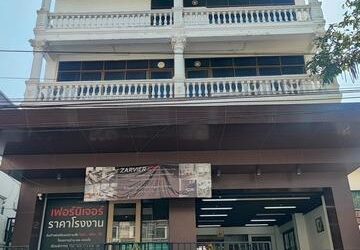 ให้เช่า ตึกสำนักงาน ย่านประเวศ  พื้นที่ใช้สอย 675 ตารางเมตร เหมาะกับการทำโชว์รูม สำนักงาน ออฟฟิศ คลินิก อาคารอยู่ในรั้วของตัวเอง