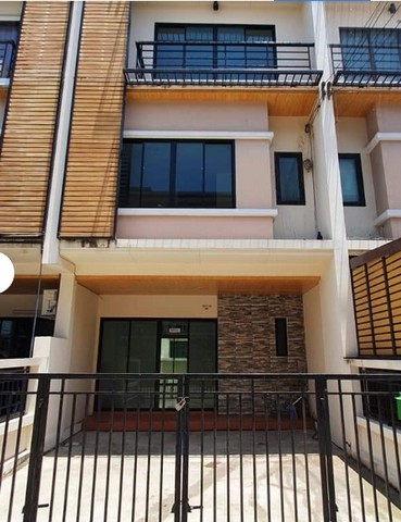 ขายทาวน์โฮม3ชั้น ใกล้เซ็นทรัลเวสต์เกต ถนนบ้านกล้วยไทรน้อย นนทบุรี โครงการอิฟินิตี้ มี 3ห้องนอน 4ห้องน้ำ