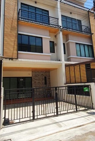 ขายทาวน์โฮม3ชั้น ใกล้เซ็นทรัลเวสต์เกต ถนนบ้านกล้วยไทรน้อย นนทบุรี โครงการอิฟินิตี้ มี 3ห้องนอน 4ห้องน้ำ
