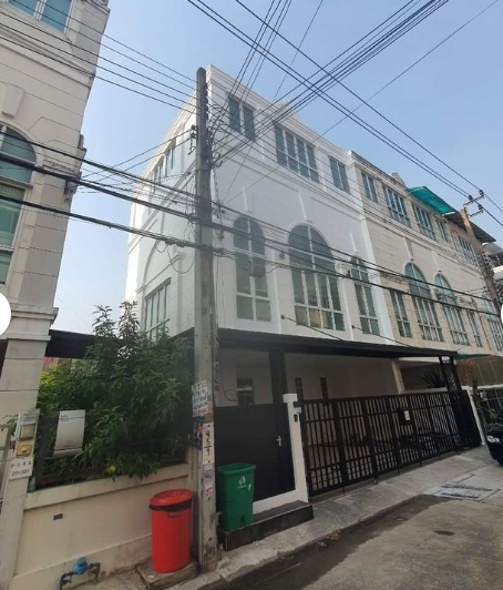 ขายโฮมออฟฟิศ3.5ชั้น เดอะพาร์ค ลาดพร้าว วังหิน 76 ย่านเสนานิคม โชคชัย4 เนื้อที่ 34ตรว มี 5ห้องนอน5ห้องน้ำ