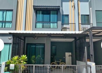 ให้เช่า ทาวน์โฮม 2 ชั้น ย่านอ่อนนุช หมุ่บ้านเดอะธาม มอเตอร์เวย์ ใกล้โรบินสัน ลาดกระบัง มี 3 ห้องนอน 2 ห้องน้ำ